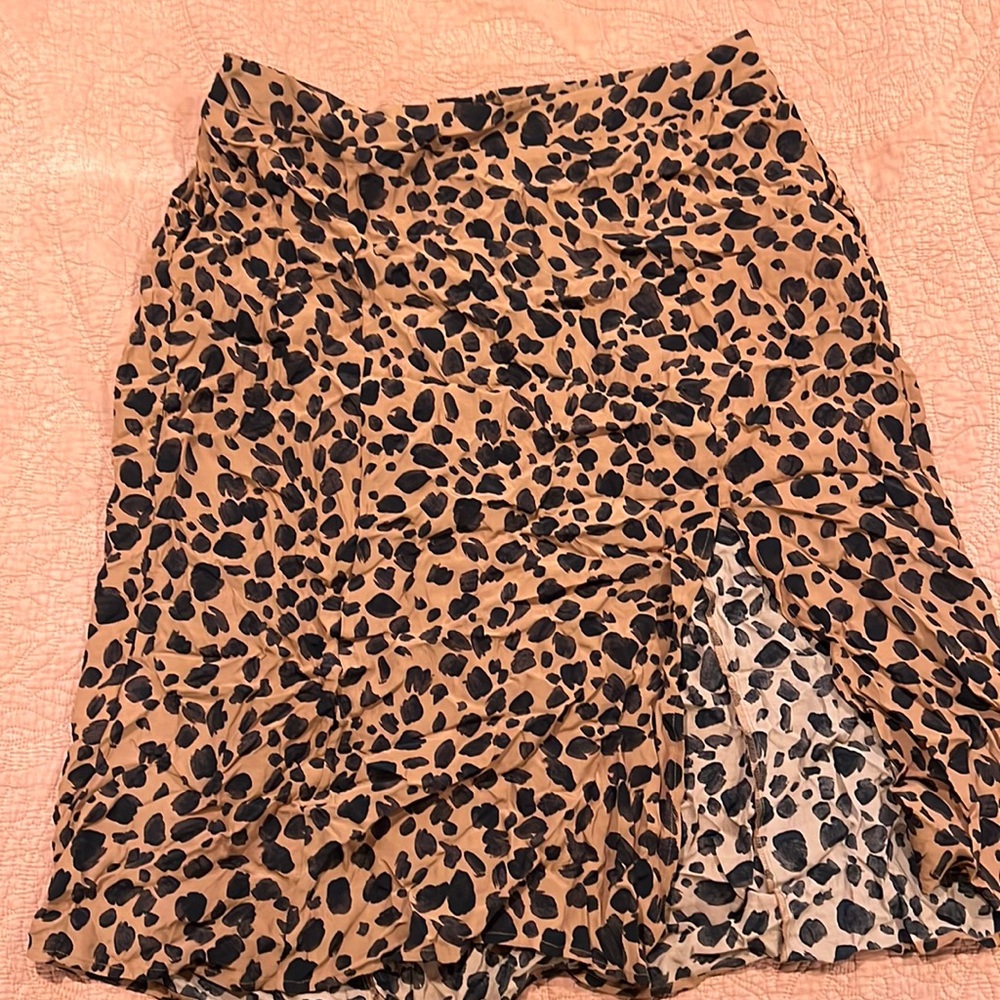 Like new animal print skirt with slit